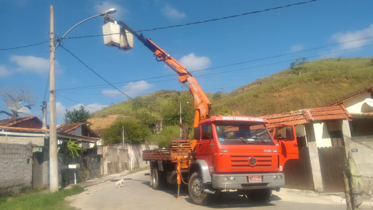 ponte_do_rocha_-_troca_lampadas_02.jpg